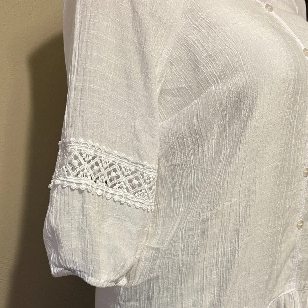 Unique Spectrum White Button-Up Women's Top - Picture 3 of 7